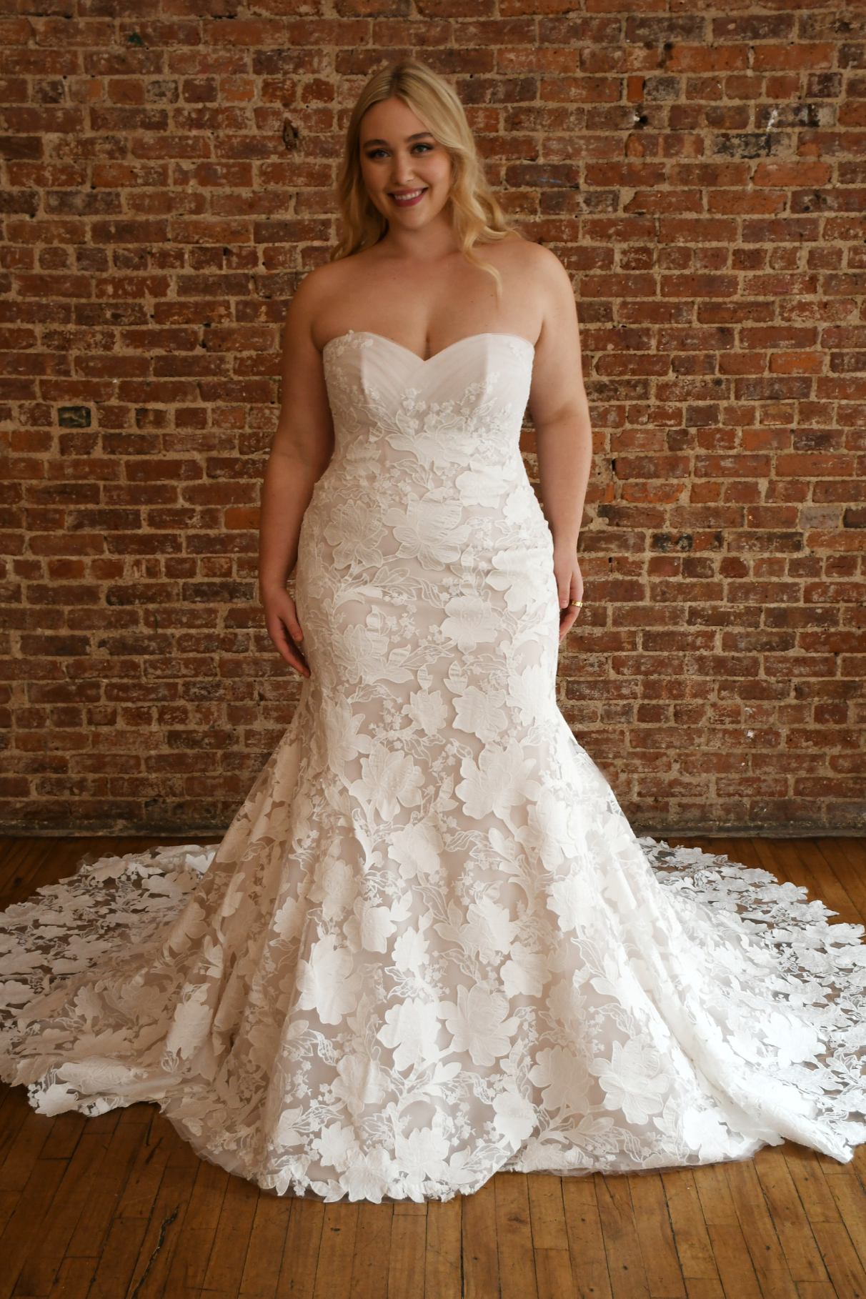 Dolly Curvy, image size:1212x1818