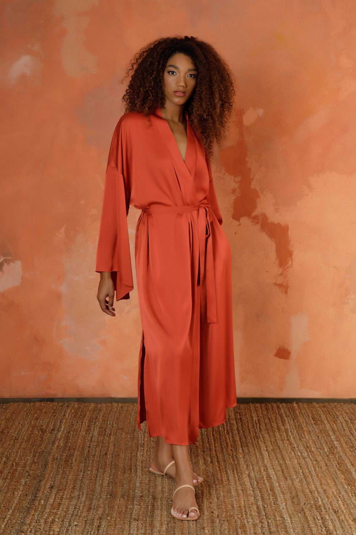 The Terracota Signature Mid-Length Robe is our modern and relaxed go-to for lounging around the house or layering over your look to head out the door and take on the day. Featuring subtly flared sleeves, to-the-knee side slits, and hidden on seam pockets (for all the important little things) you’ve just found the statement piece your wardrobe’s been missing.   All the pieces in our LOUNGE collection have been developed in a washable satin that feels like silk but can wash, wear, jet set, repeat.