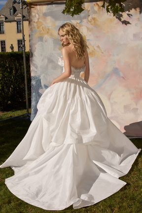 Arwen_b.png__PID:5c779819-9636-4ba8-b866-907fbe84164c